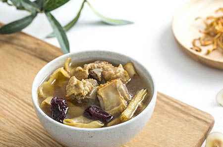 【秋天做月子可以吃姜吗】秋天做月子能吃姜吗产妇秋天坐月子能吃生姜吗