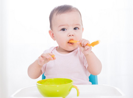 孩子发烧时吃什么食物好孩子发烧时吃什么饭菜