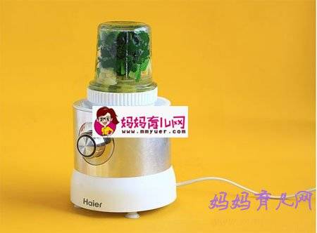 一岁一岁半宝宝食谱 碧菠浓汤的做法步骤（附图）