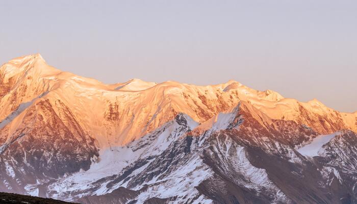 成都人朋友圈雪山浓度超标 推开窗看雪山已是成都人日常