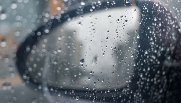 雨天车窗除雾妙招 下雨天车窗除雾技巧