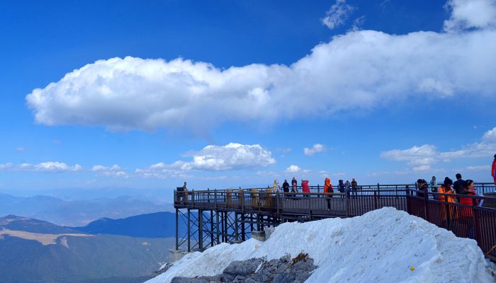 7月去玉龙雪山要穿羽绒服吗 7月份去玉龙雪山要穿羽绒衣吗