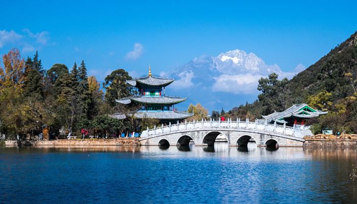 7月去玉龙雪山穿什么衣服 7月去玉龙雪山需要准备什么衣服