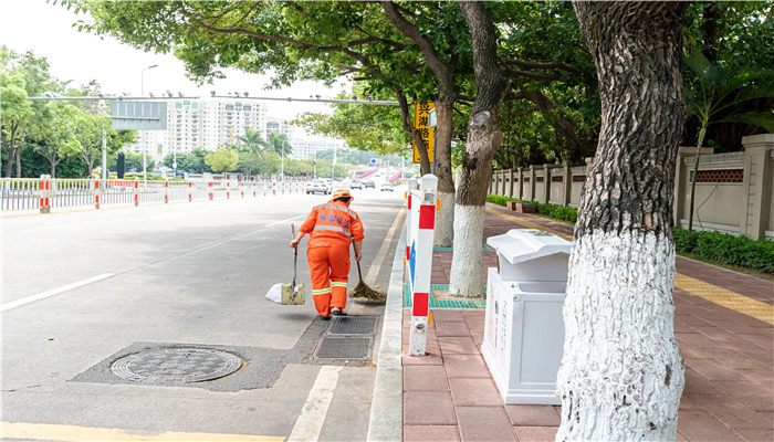 为什么地上洒水反而热 为何在地面上洒水反而更热