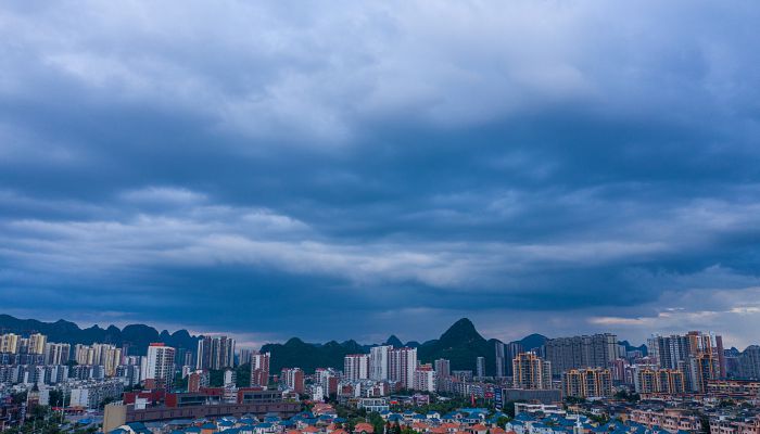 广州连续高温日数追平最长纪录 明起广州人期待的暴雨降温要来了 