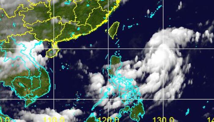 12号台风实时高清卫星云图更新： 云系比较散碎