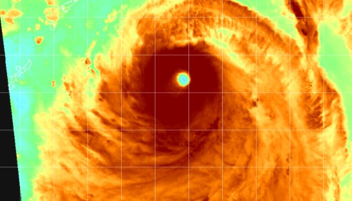 14号台风路径实时发布系统最新云图：“南玛都”风眼清晰圆滑