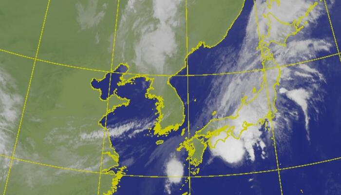 台风塔拉斯路径实时发布系统最新云图：云系结构较散但庞大已覆盖日本