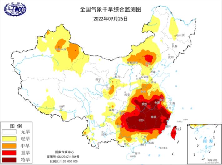 因天气和开闸水位大降引万人抓鱼场面壮观 已持续将近半个月